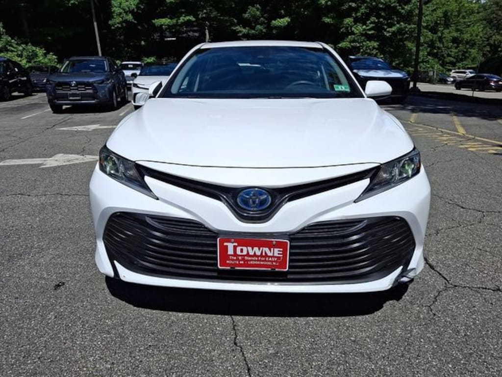 Used 2018 Toyota Camry Hybrid LE Sedan