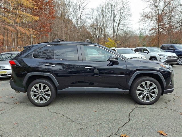 2022 Toyota RAV4 Limited photo 4