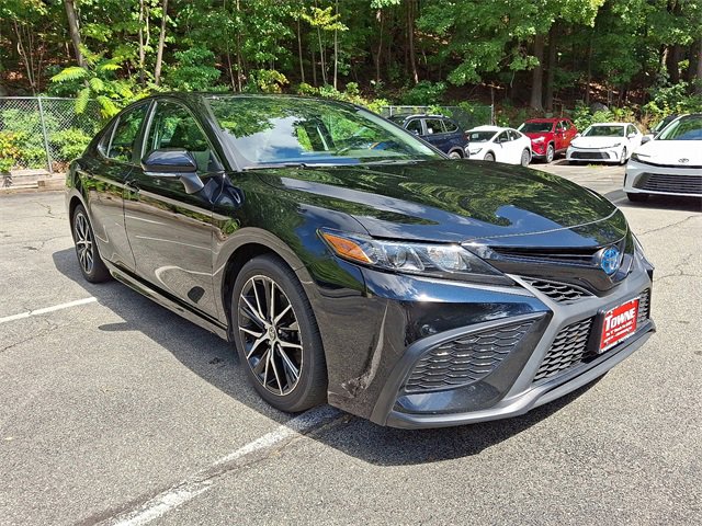 2022 Toyota Camry Hybrid SE photo 3