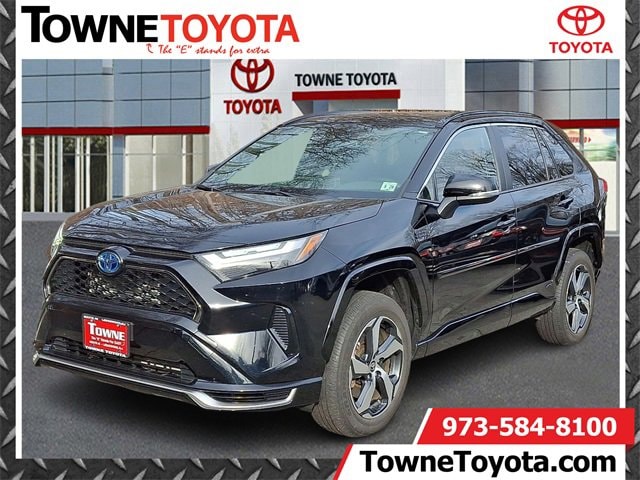 2023 Toyota RAV4 SE's photo