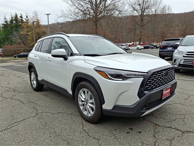 2023 Toyota Corolla Cross LE photo 3