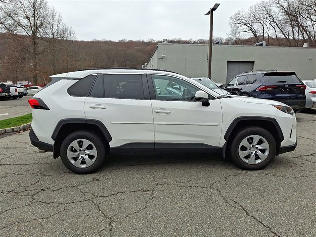 2019 Toyota RAV4 LE photo 4