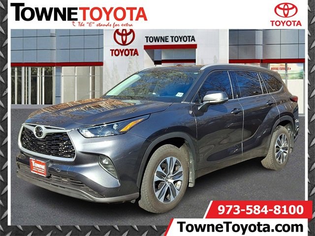 2022 Toyota Highlander XLE's photo