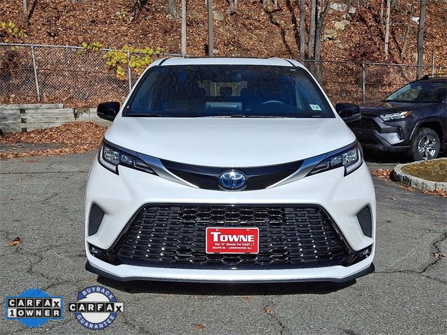 2023 Toyota Sienna XSE photo 2