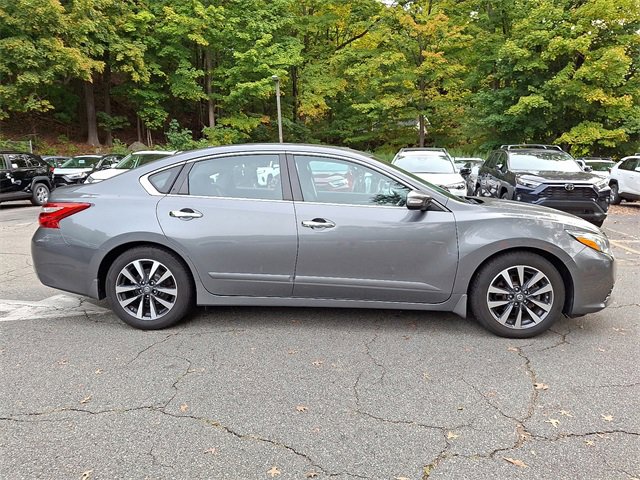 2017 Nissan Altima 2.5 SV photo 4