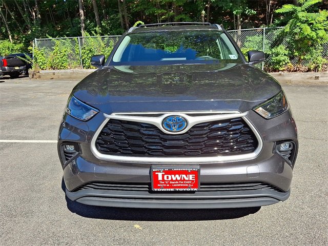 2022 Toyota Highlander Hybrid XLE photo 2