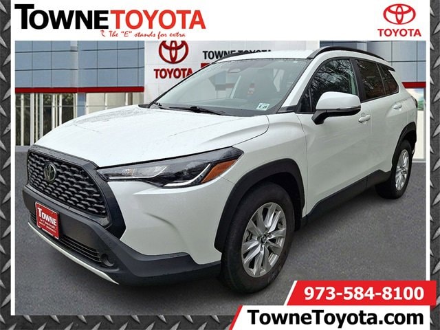 2023 Toyota Corolla Cross LE's photo