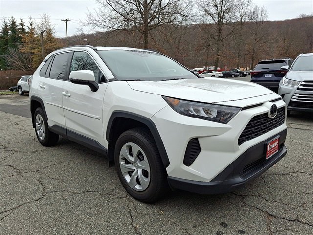 2019 Toyota RAV4 LE photo 3