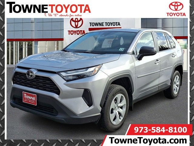 2024 Toyota RAV4 LE's photo