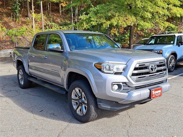 2016 Toyota Tacoma Limited V6 photo 3