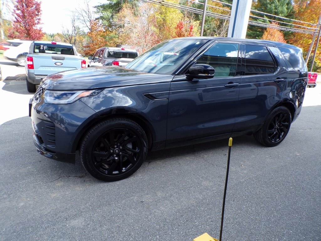 Used 2024 Land Rover Discovery Dynamic SE SUV