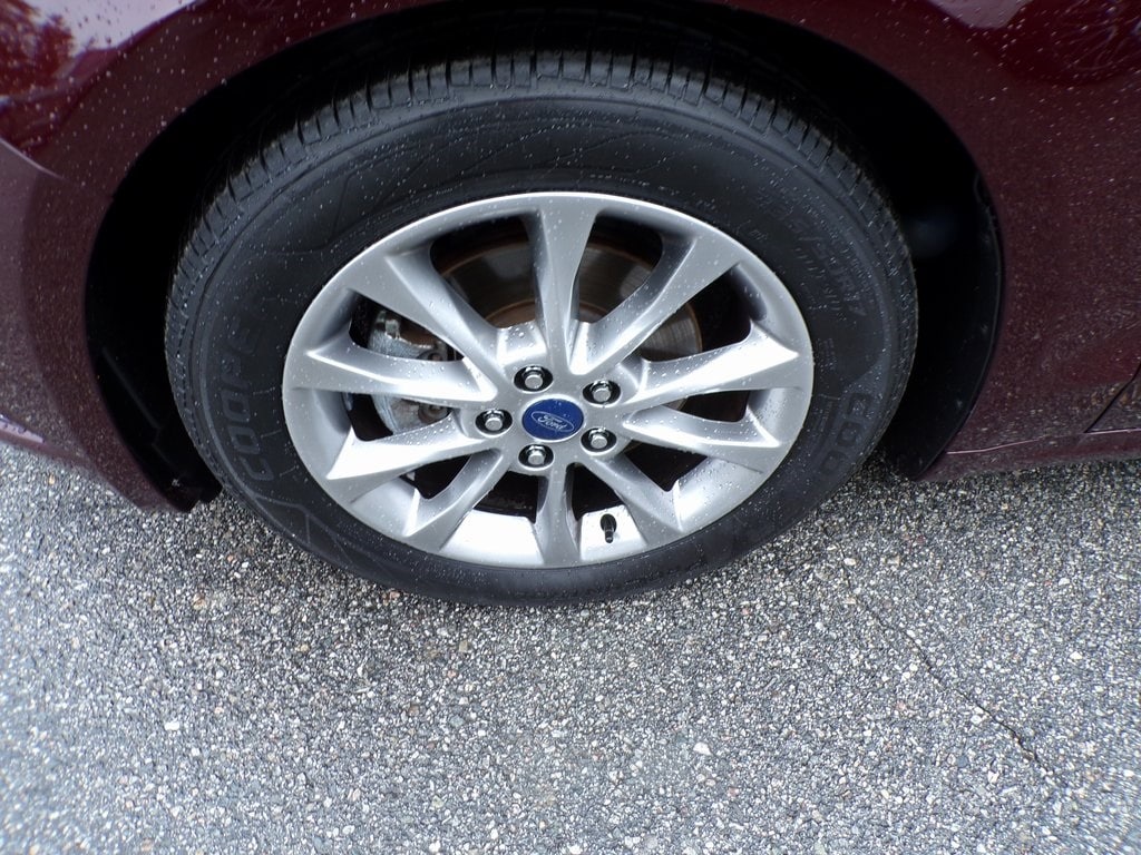 Used 2017 Ford Fusion SE Sedan