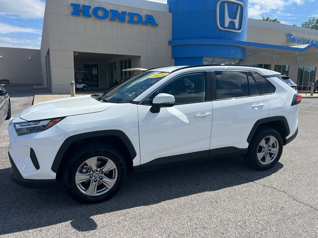 2025 Toyota RAV4 XLE AWD's photo
