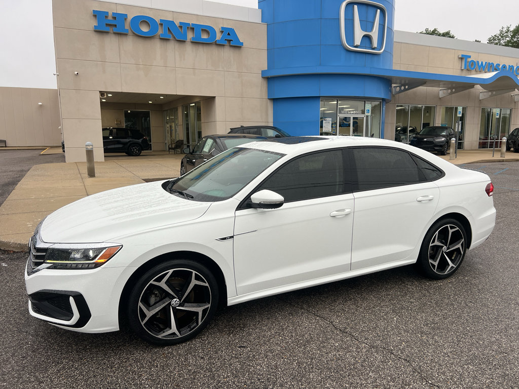 2020 Volkswagen Passat 2.0T R-Line Auto's photo