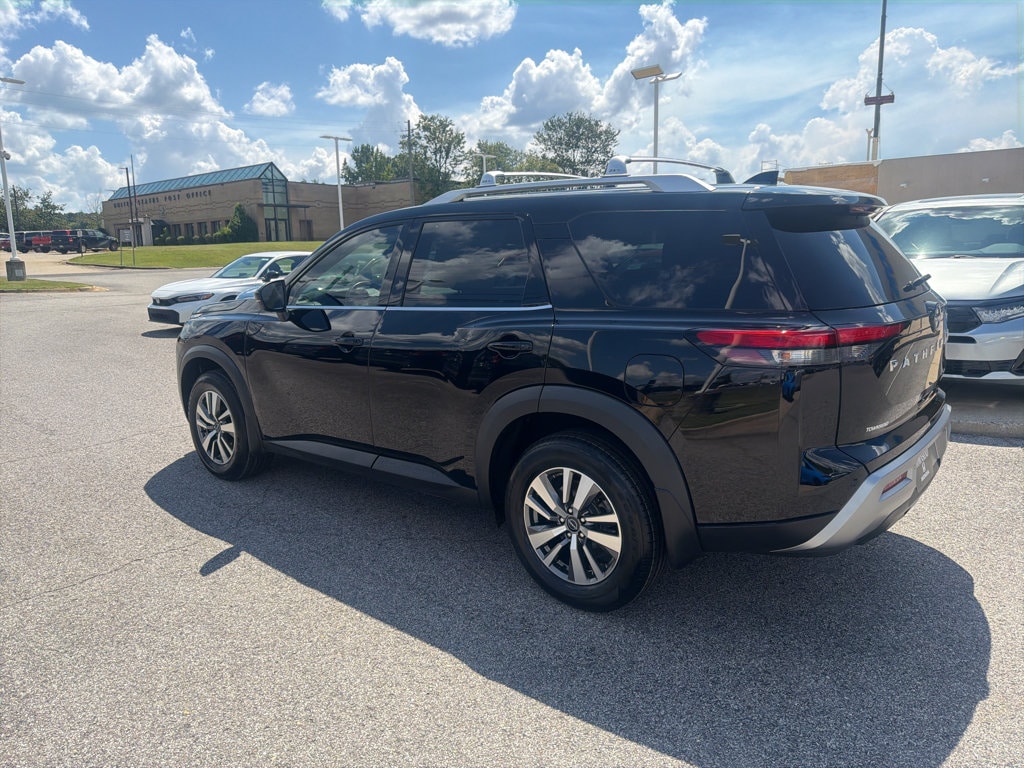 Used 2023 Nissan Pathfinder SL SUV