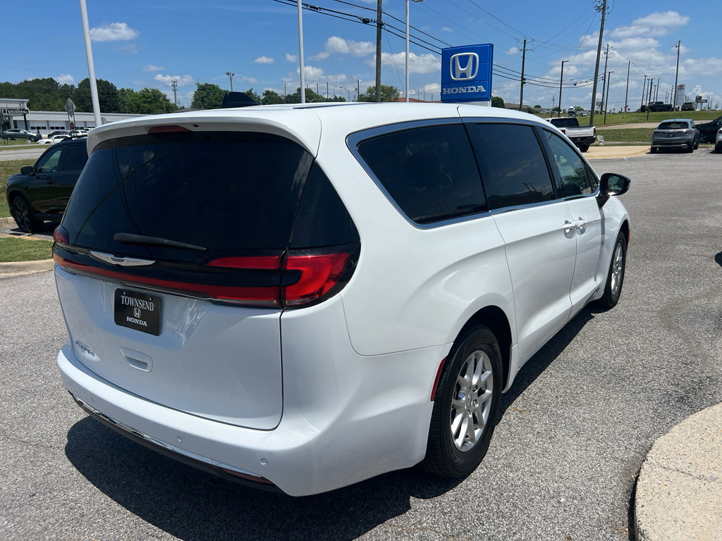 2024 Chrysler Pacifica Touring L - Photo 7