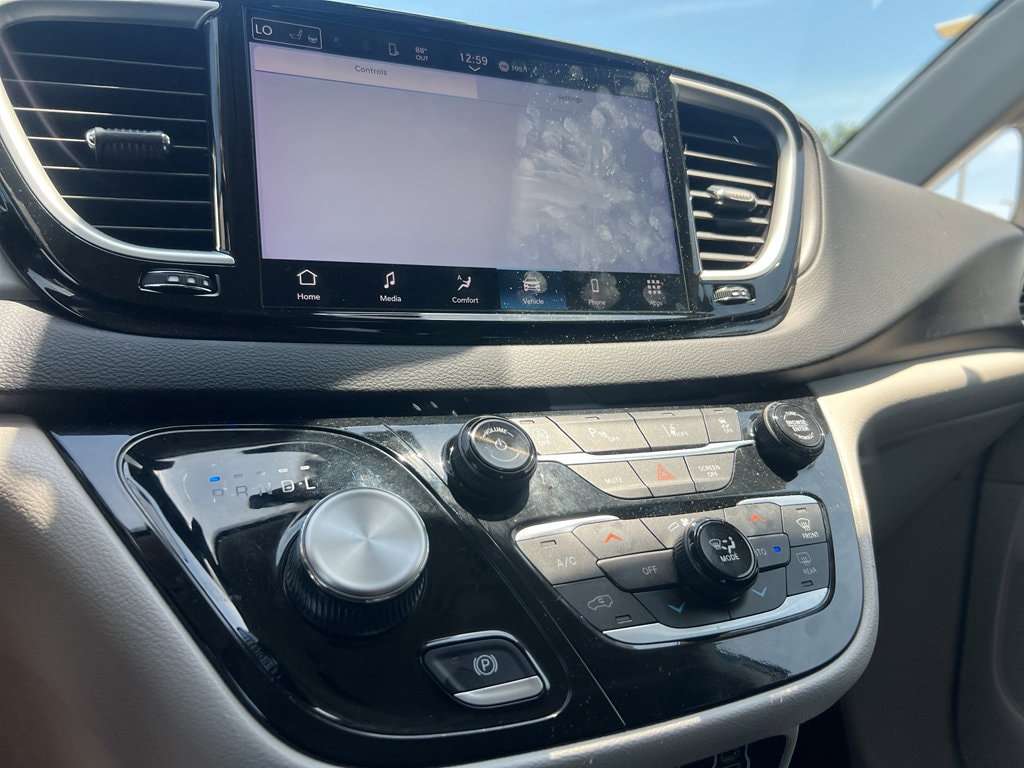 2024 Chrysler Pacifica Touring L - Photo 40