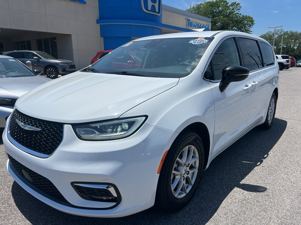 2024 Chrysler Pacifica Touring L - Photo 11