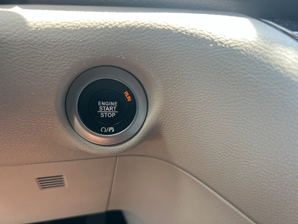 2024 Chrysler Pacifica Touring L - Photo 39