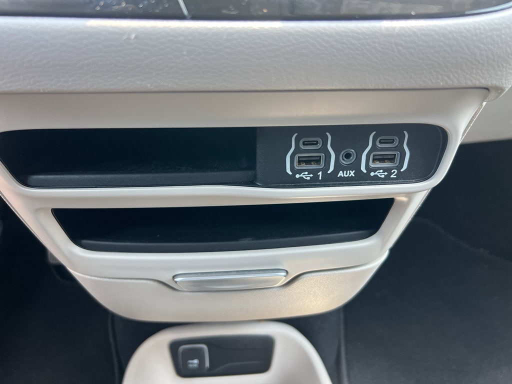 2024 Chrysler Pacifica Touring L - Photo 38