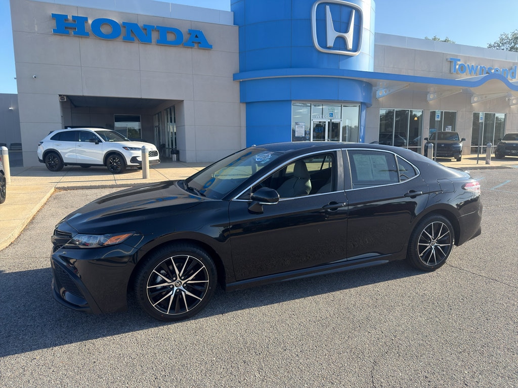 Used 2024 Toyota Camry SE Sedan