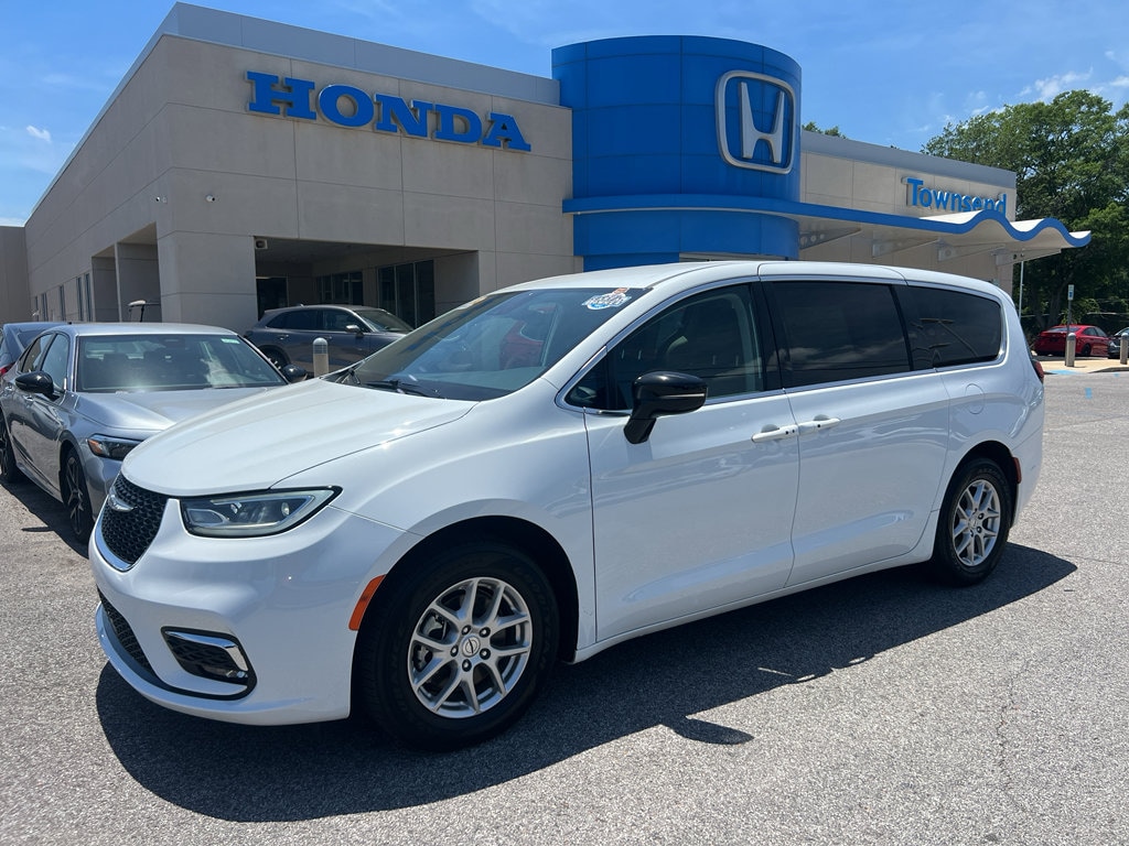 Used 2024 Chrysler Pacifica Touring L Van Passenger Van