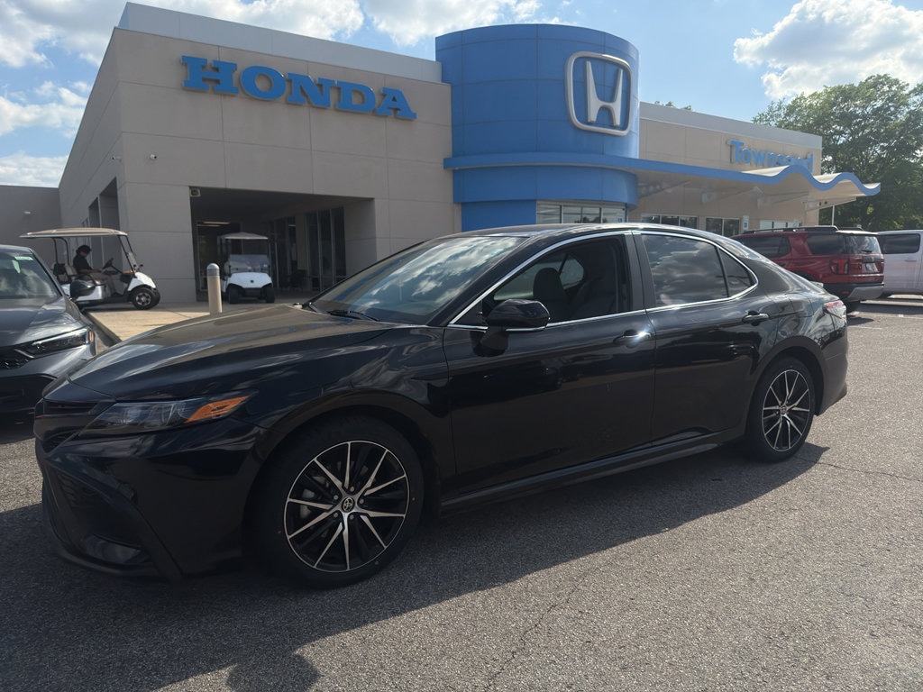 Used 2024 Toyota Camry SE Sedan