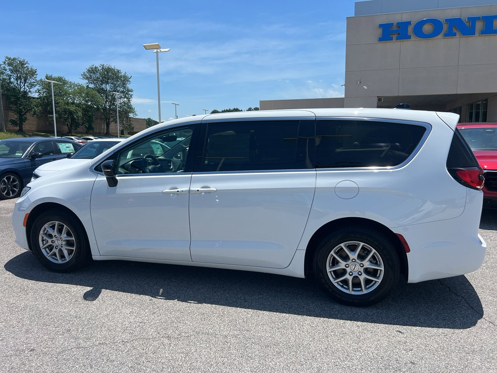 Used 2024 Chrysler Pacifica Touring L Van Passenger Van