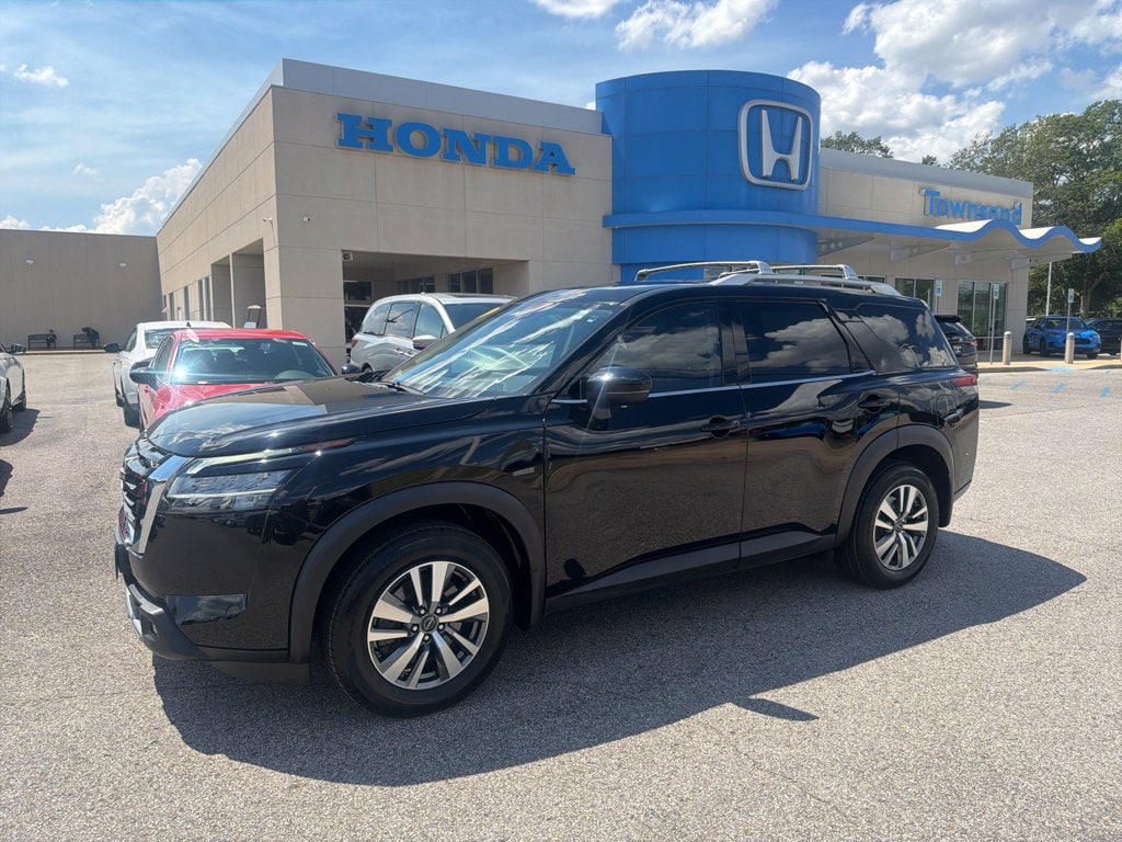 Used 2023 Nissan Pathfinder SL SUV