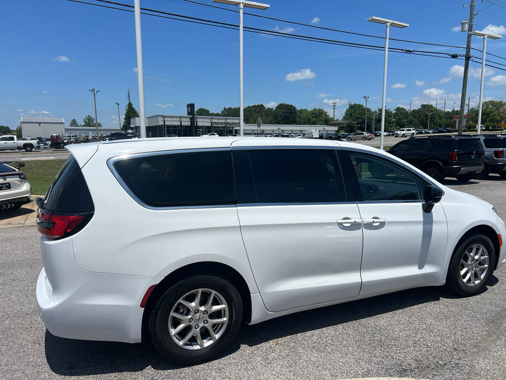 2024 Chrysler Pacifica Touring L - Photo 8