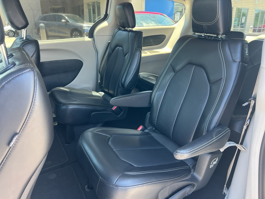 2024 Chrysler Pacifica Touring L - Photo 16