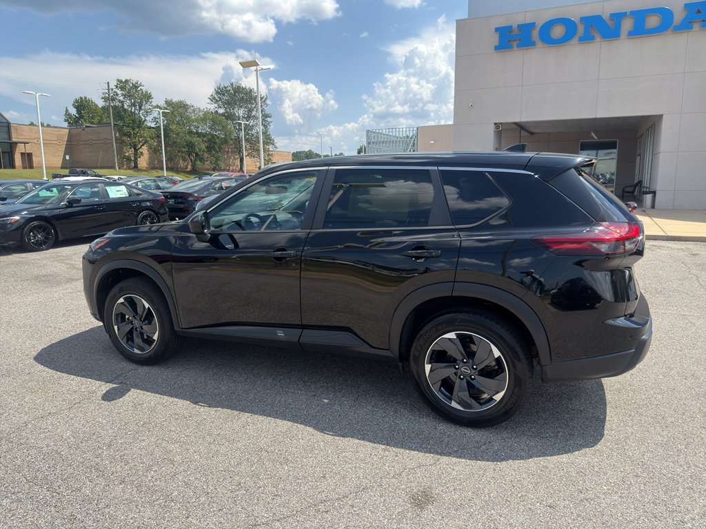 Used 2024 Nissan Rogue SV SUV