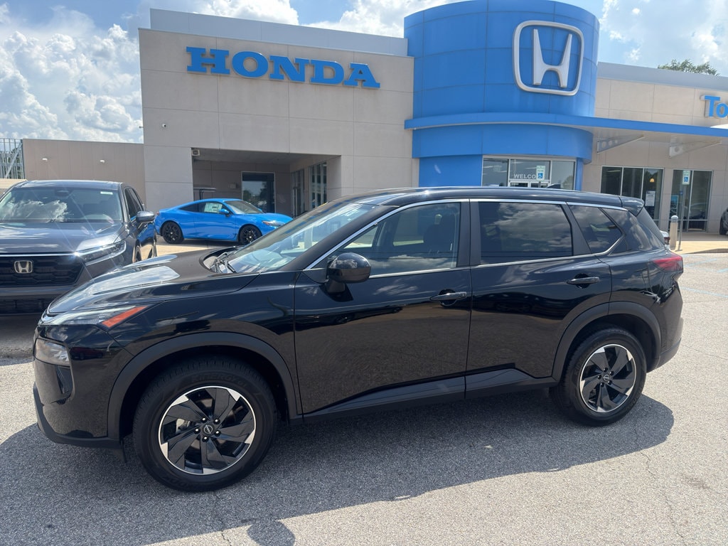 Used 2024 Nissan Rogue SV SUV