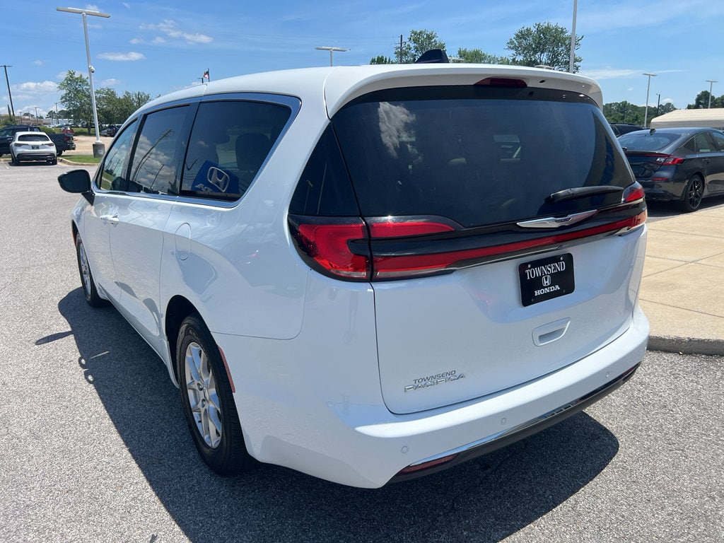 Used 2024 Chrysler Pacifica Touring L Van Passenger Van