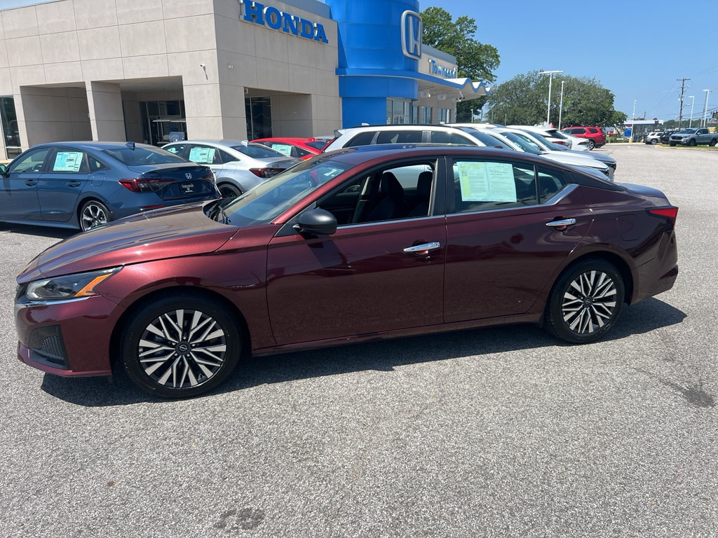 Used 2025 Nissan Altima SV Sedan
