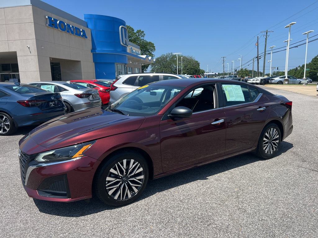 Used 2025 Nissan Altima SV Sedan
