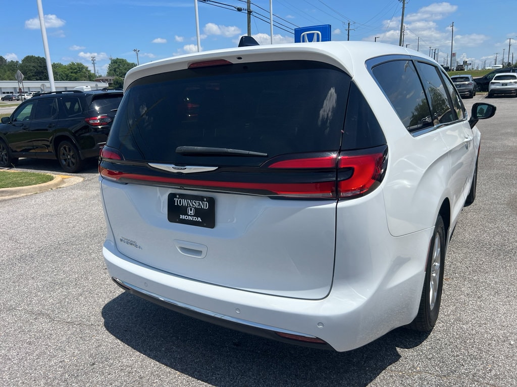 2024 Chrysler Pacifica Touring L - Photo 6
