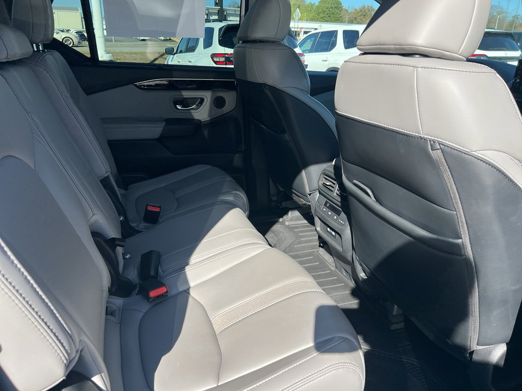 2023 Honda Pilot Touring - Photo 18