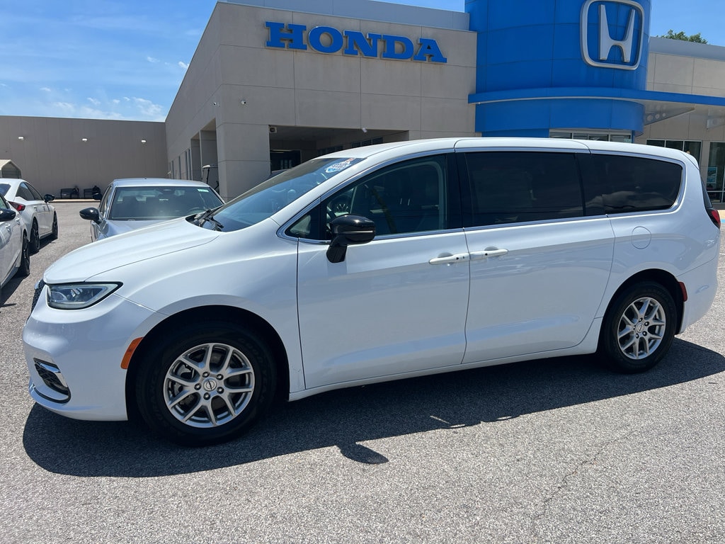 Used 2024 Chrysler Pacifica Touring L Van Passenger Van