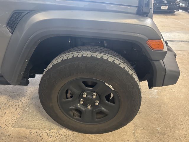 2021 Jeep Gladiator Sport photo 2