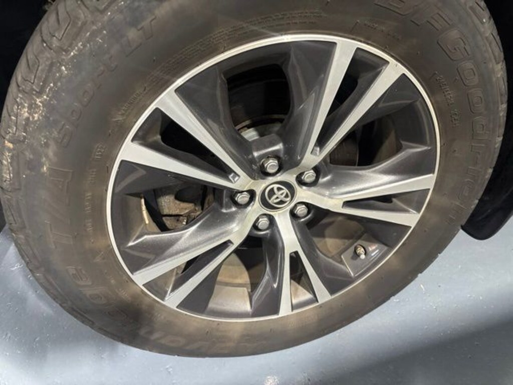 Used 2019 Toyota Highlander LE SUV