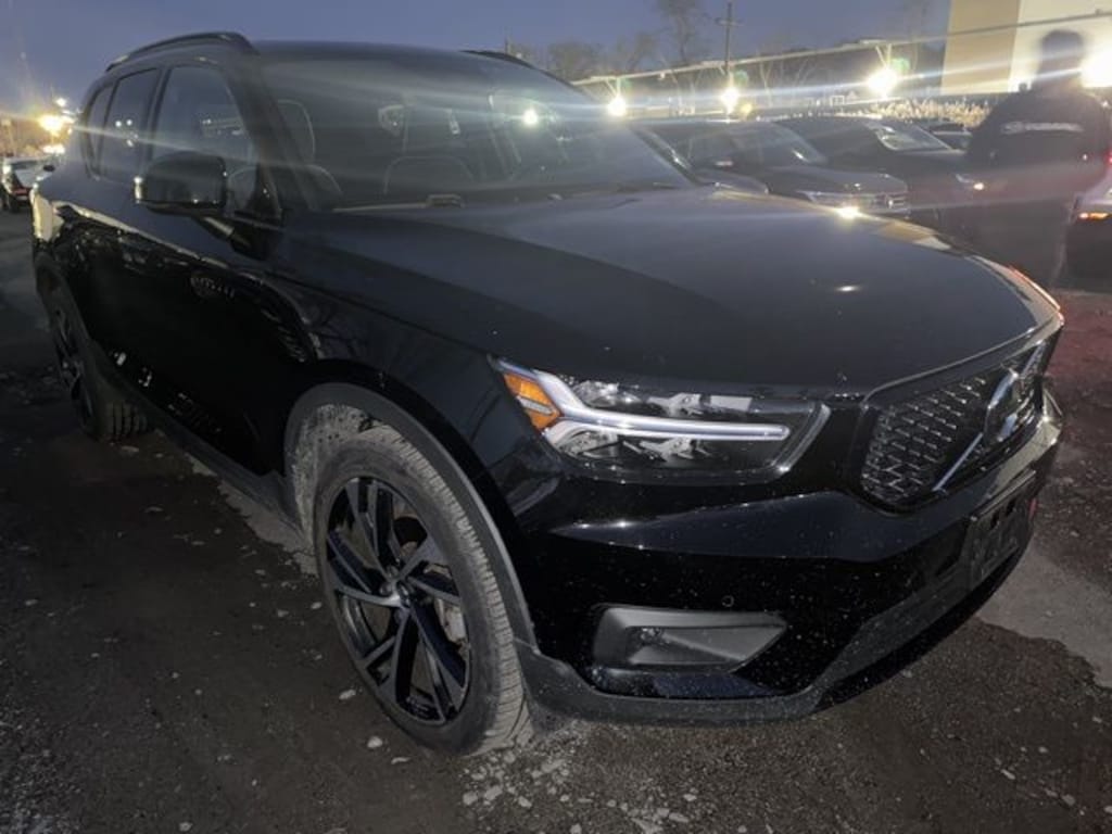 Used 2022 Volvo XC40 R-Design SUV