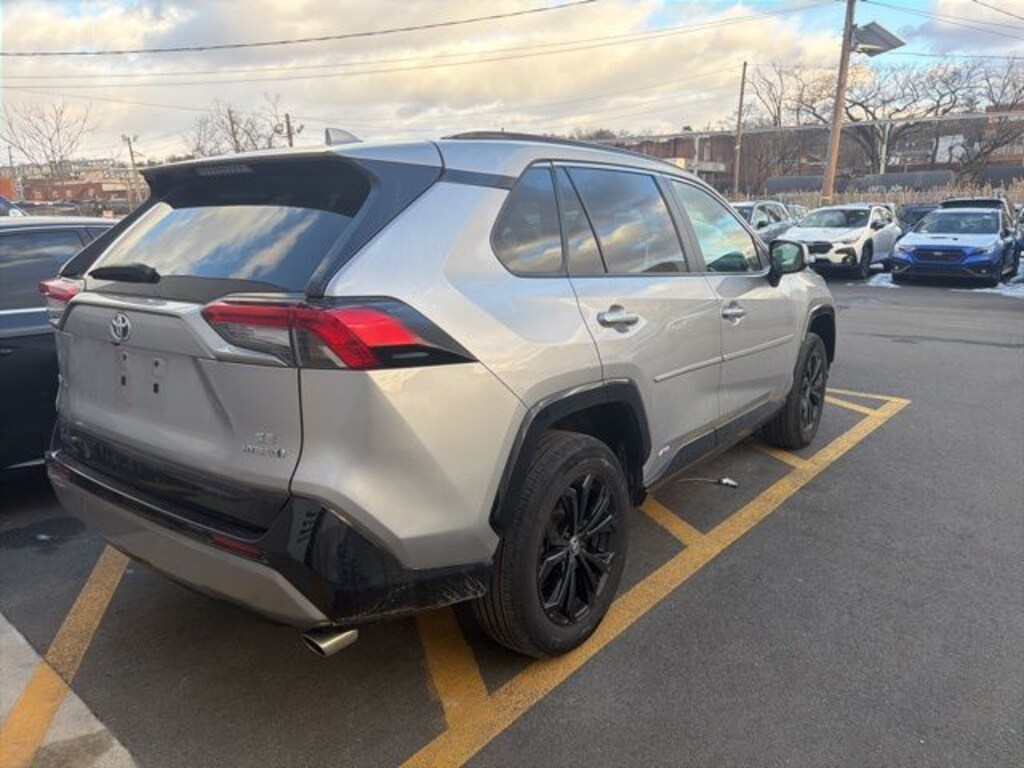 Used 2022 Toyota RAV4 Hybrid SE SUV