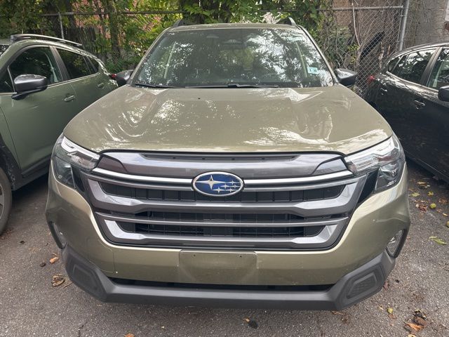 2025 Subaru Forester Premium photo 4