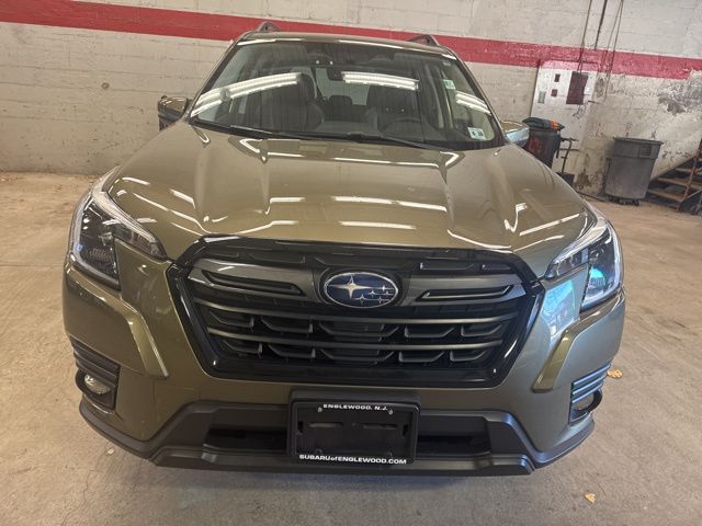 2023 Subaru Forester Limited photo 3