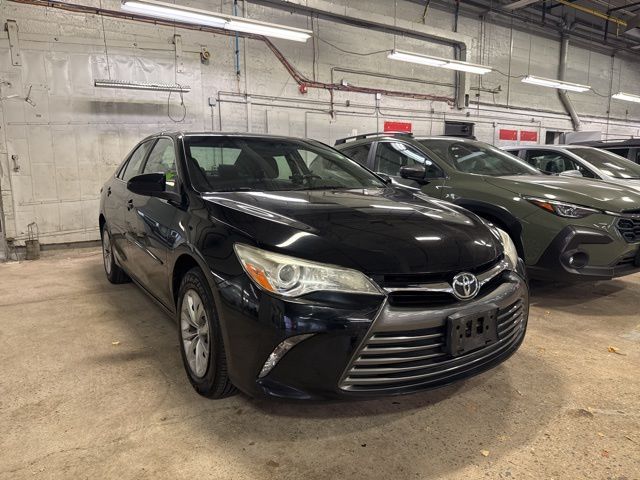2017 Toyota Camry XLE XSE photo 2