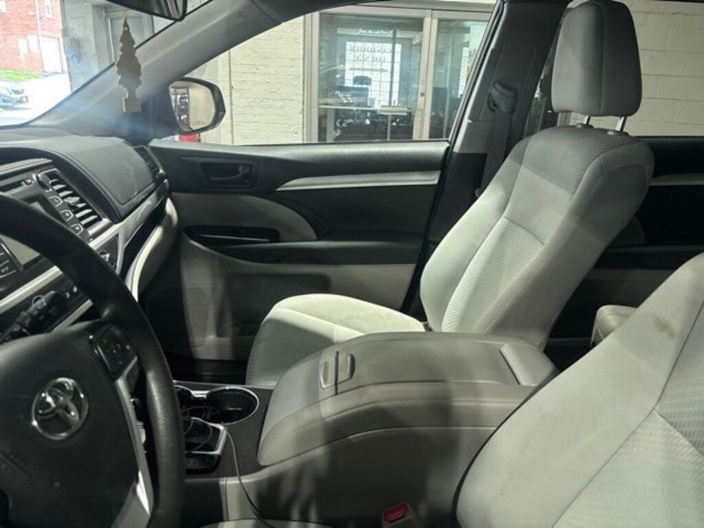 Used 2019 Toyota Highlander LE SUV
