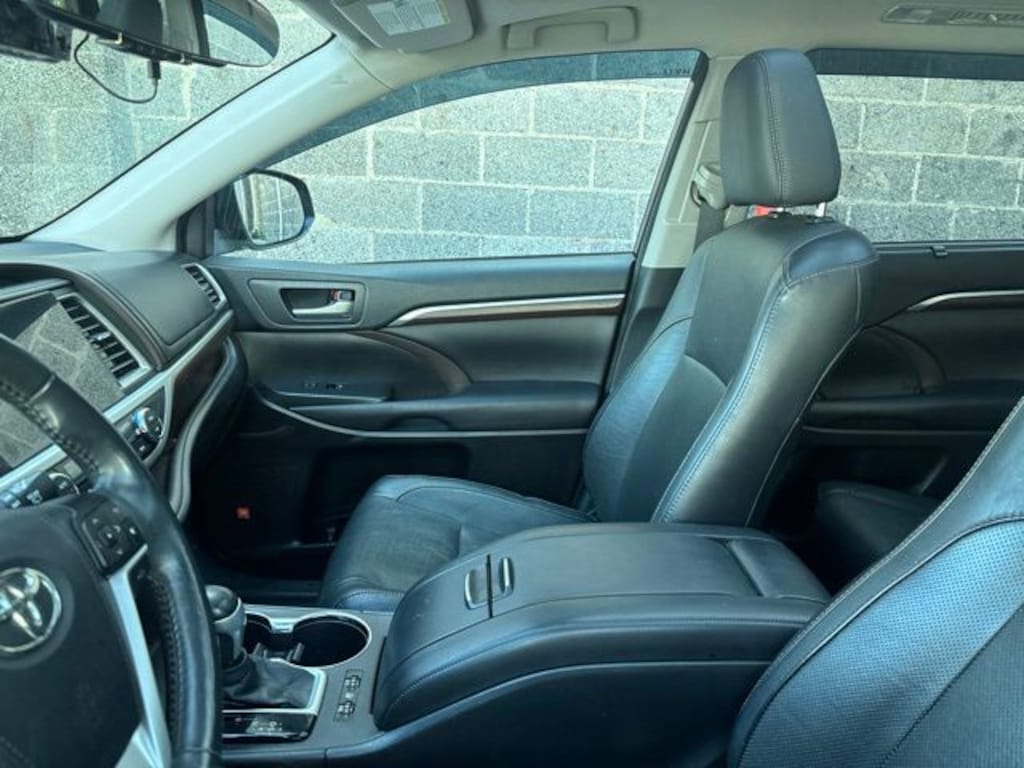 Used 2016 Toyota Highlander Limited Platinum V6 SUV