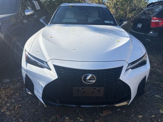 2023 Lexus IS 350 F SPORT photo 3