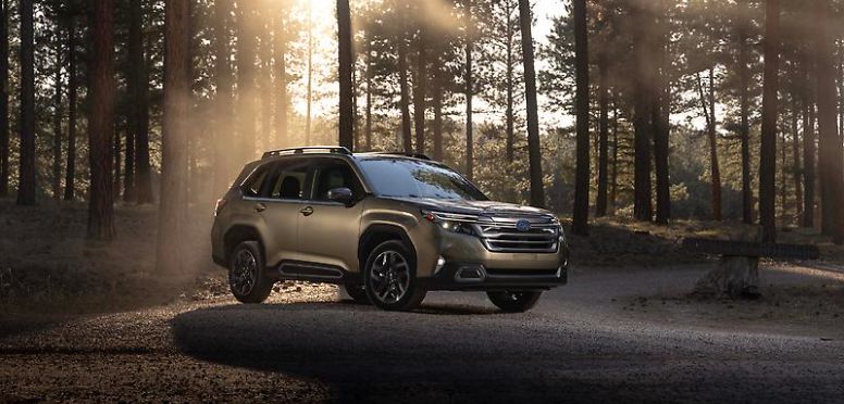 2025_Subaru_Forester_01__mid.jpg